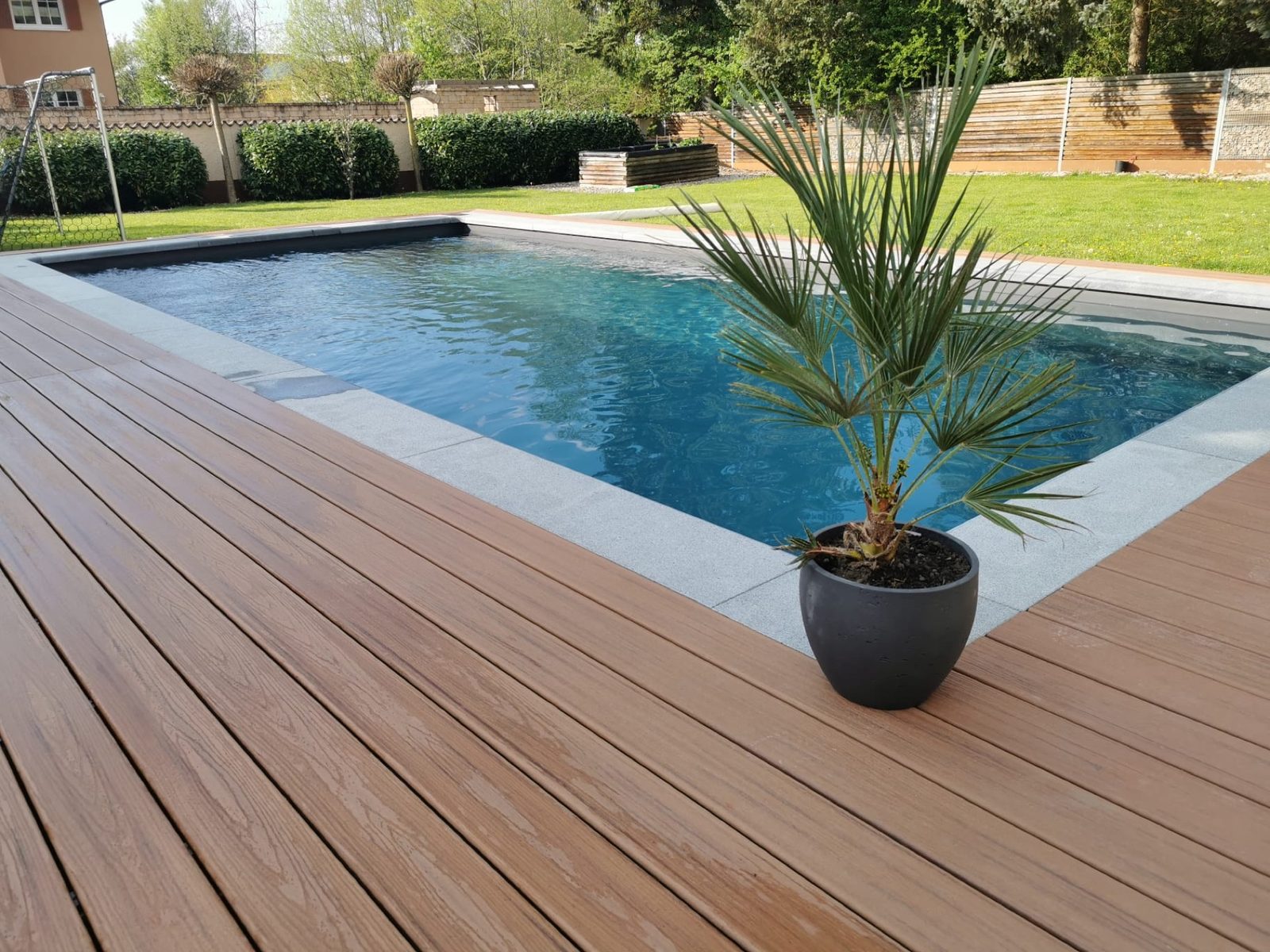 Pool mit hochwertiger Alkorplan-Folie in edler Steinoptik